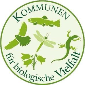 Die Abbildung zeigt das Emblem der Organisation „Kommunen für biologische Vielfalt“