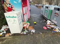 Müllablagerung vor Glascontainern im Stadtteil Wartberg. Foto: Stadt Wertheim