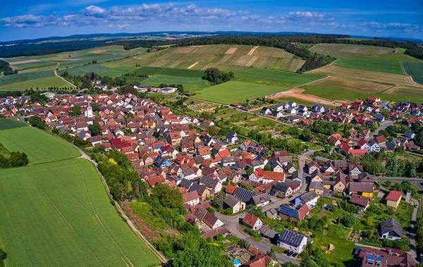 Luftbild der Ortschaft Dertingen