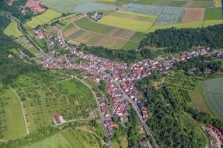 Luftaufnahme der Ortschaft Kembach