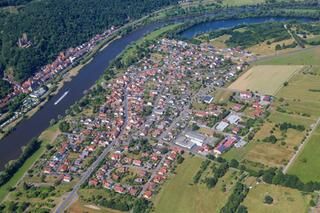 Luftaufnahme der Ortschaft Mondfeld