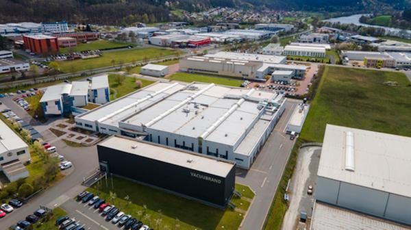 Drohnenbild des Firmengeländes der Vacuubrand GmbH + Co. KG in Wertheim-Bestenheid