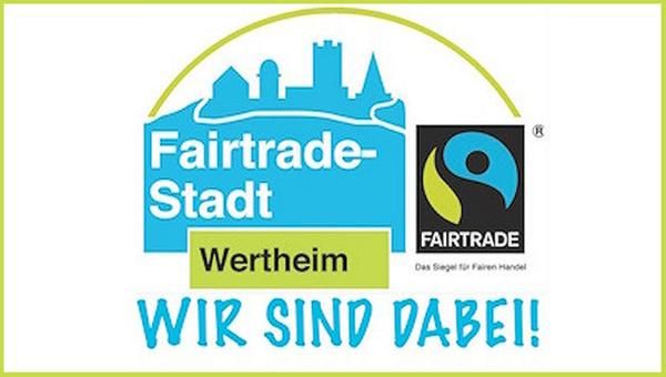 Die Abbildung zeigt das Emblem der Fairtrade-Stadt Wertheim mit dem Untertitel „Wir sind dabei“