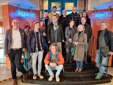Die Teilnehmerinnen und Teilnehmer des Pressegesprächs zur Wiedereröffnung des Roxy Kinos in Wertheim