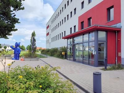 Eingangsbereich der ehemaligen Rotkreuzklinik Wertheim