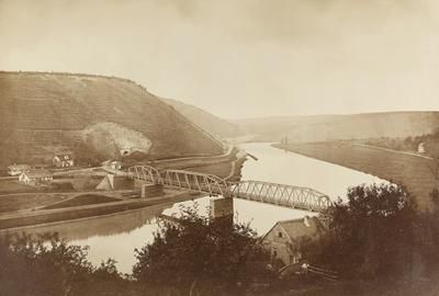 Historisches Foto einer Brücke über den Main