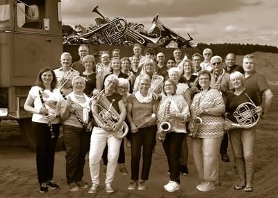 Orchester "Kein Ates Eisen" mit etwa 25 Mitgliedern